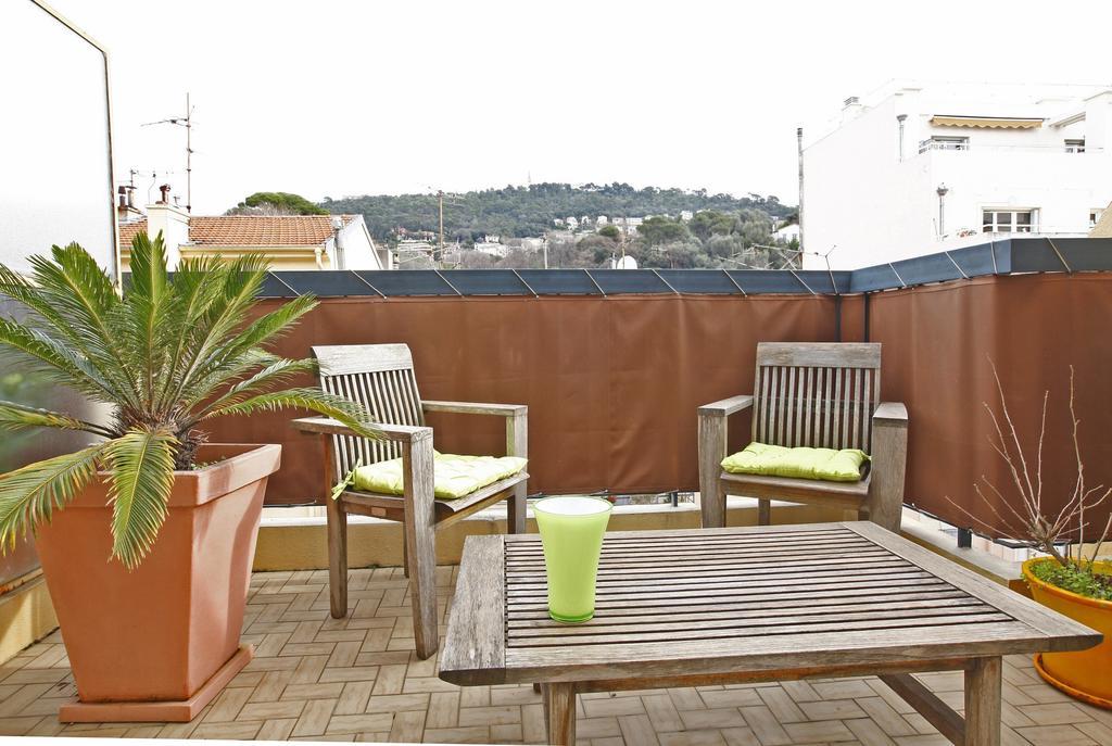 Appartement 6 Personnes Avec Terrasse Le Port Nizza Zimmer foto