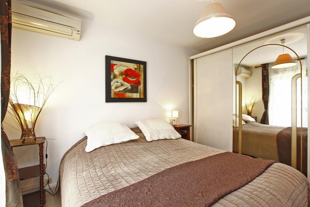 Appartement 6 Personnes Avec Terrasse Le Port Nizza Zimmer foto