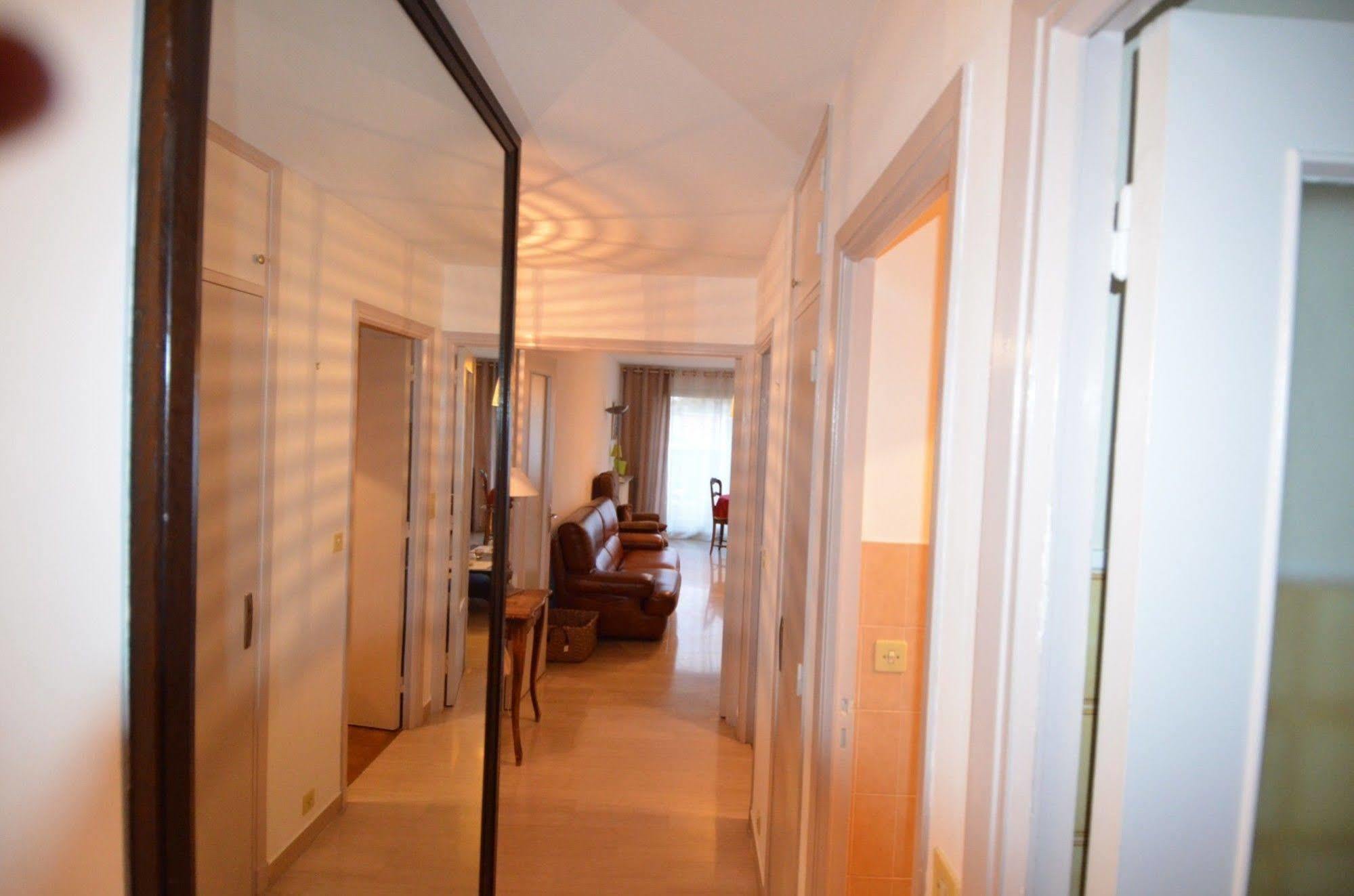 Appartement 6 Personnes Avec Terrasse Le Port Nizza Exterior foto