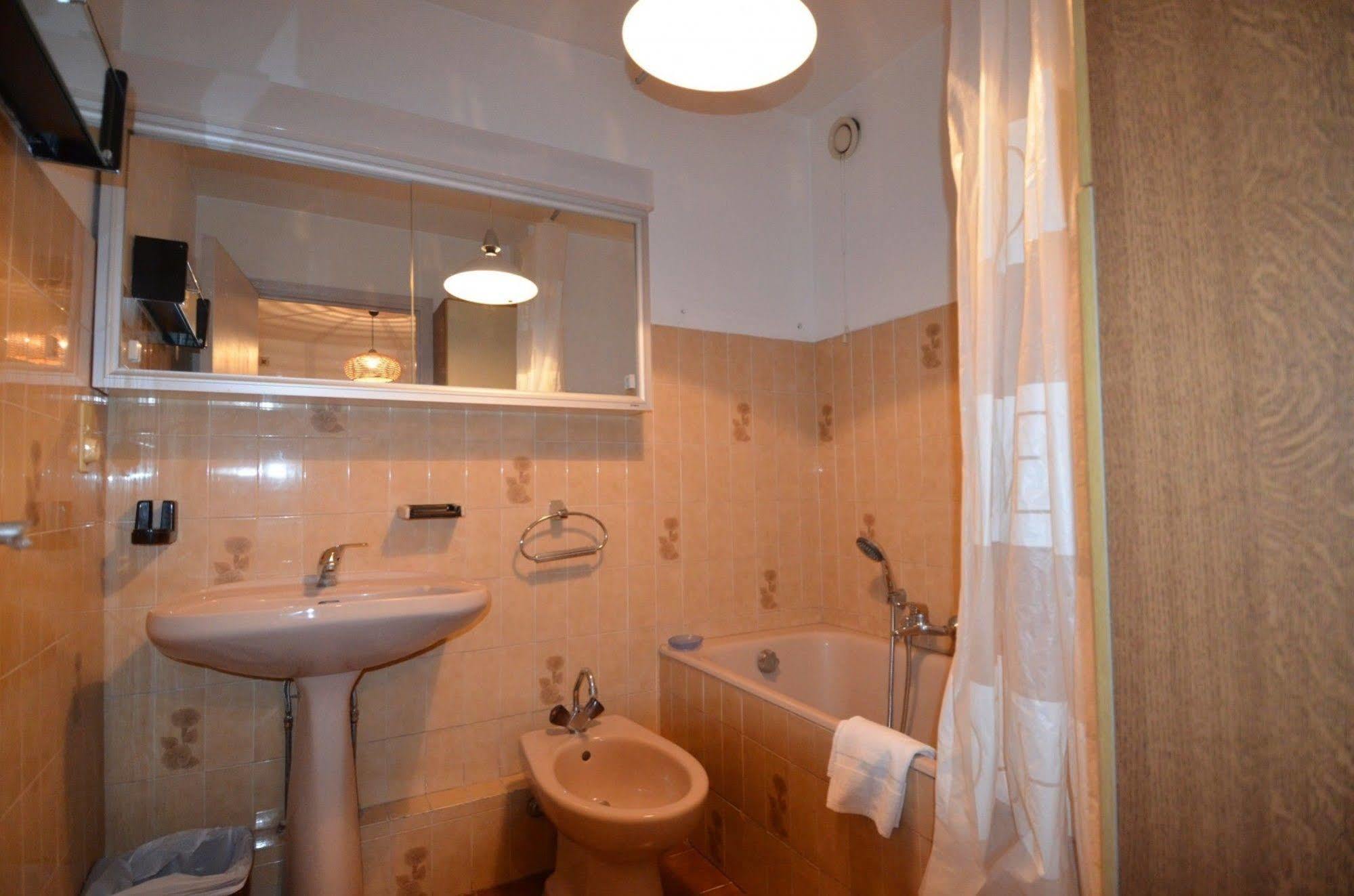 Appartement 6 Personnes Avec Terrasse Le Port Nizza Exterior foto