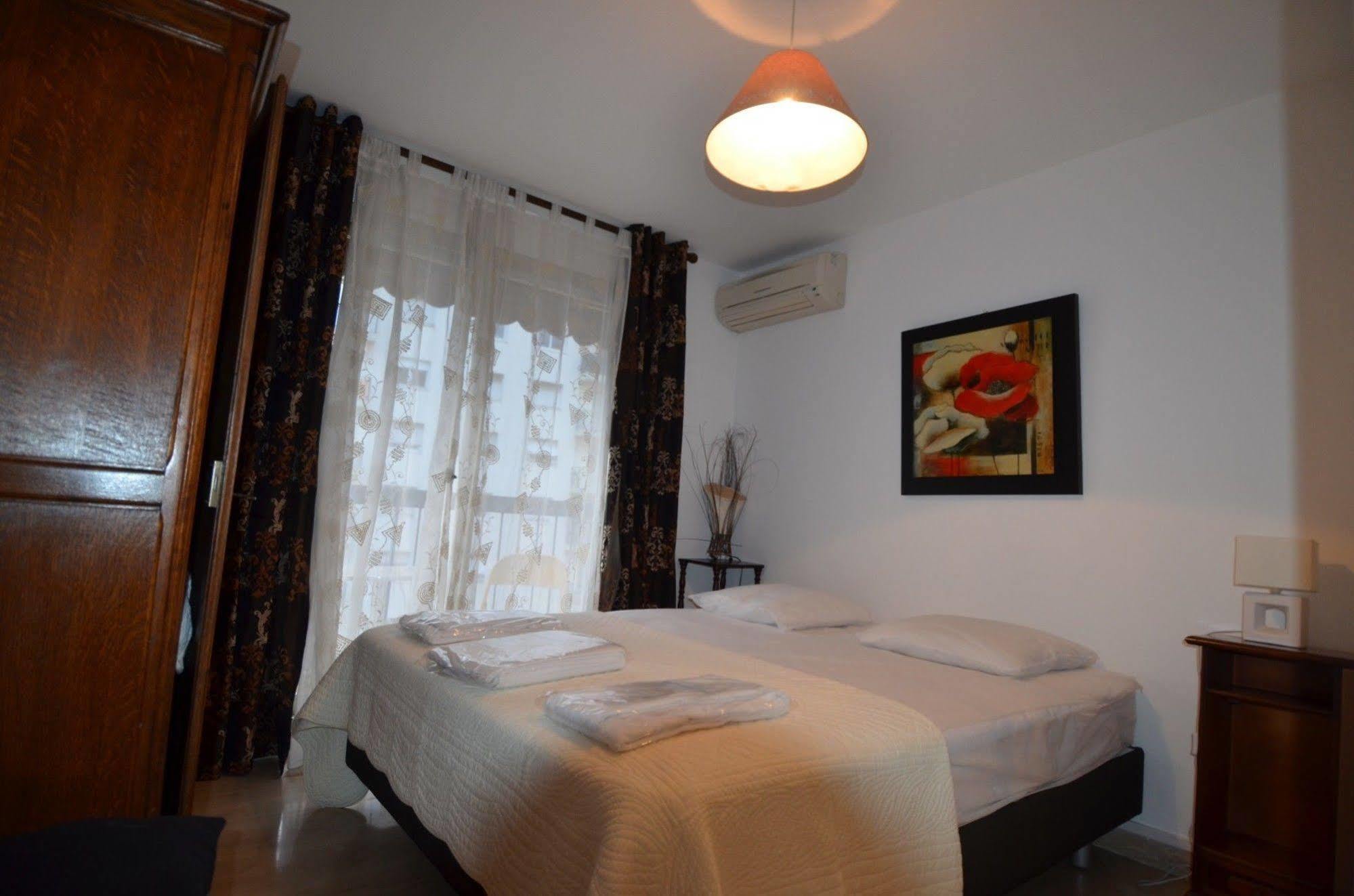 Appartement 6 Personnes Avec Terrasse Le Port Nizza Exterior foto