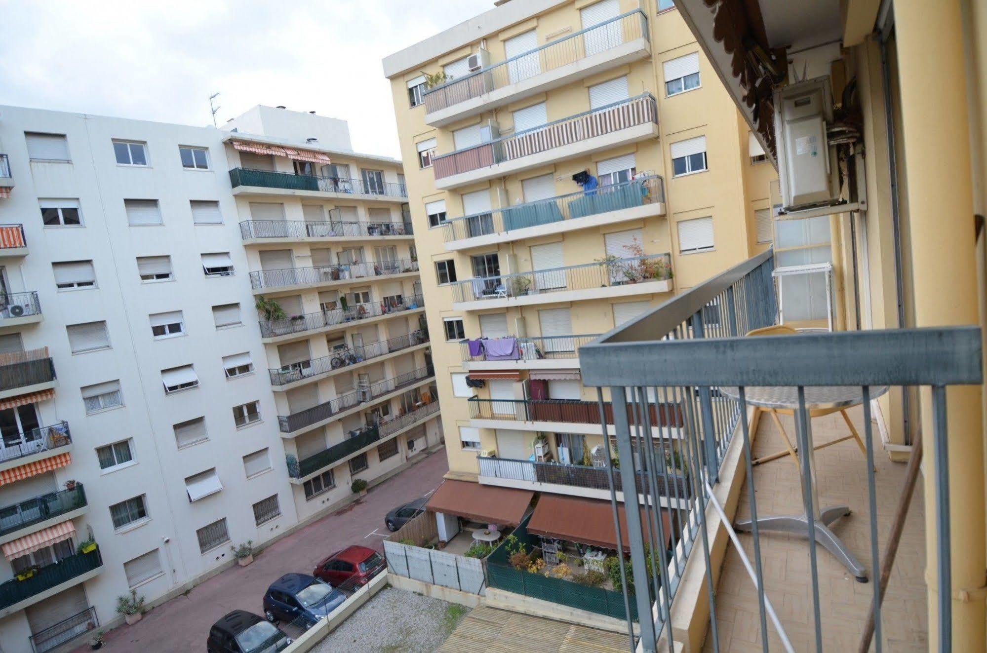 Appartement 6 Personnes Avec Terrasse Le Port Nizza Exterior foto
